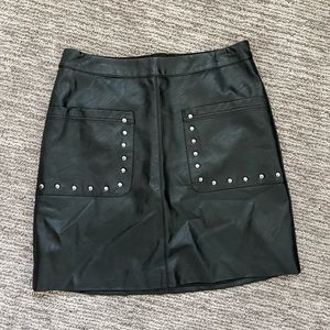 Size medium women leather skirt